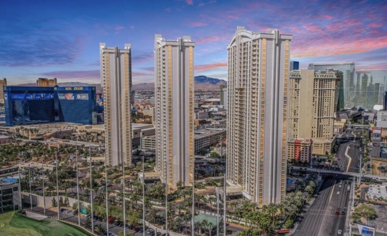 Balcony Full Strip View Suite Mgm Signature Free Valet Las Vegas Exteriör bild