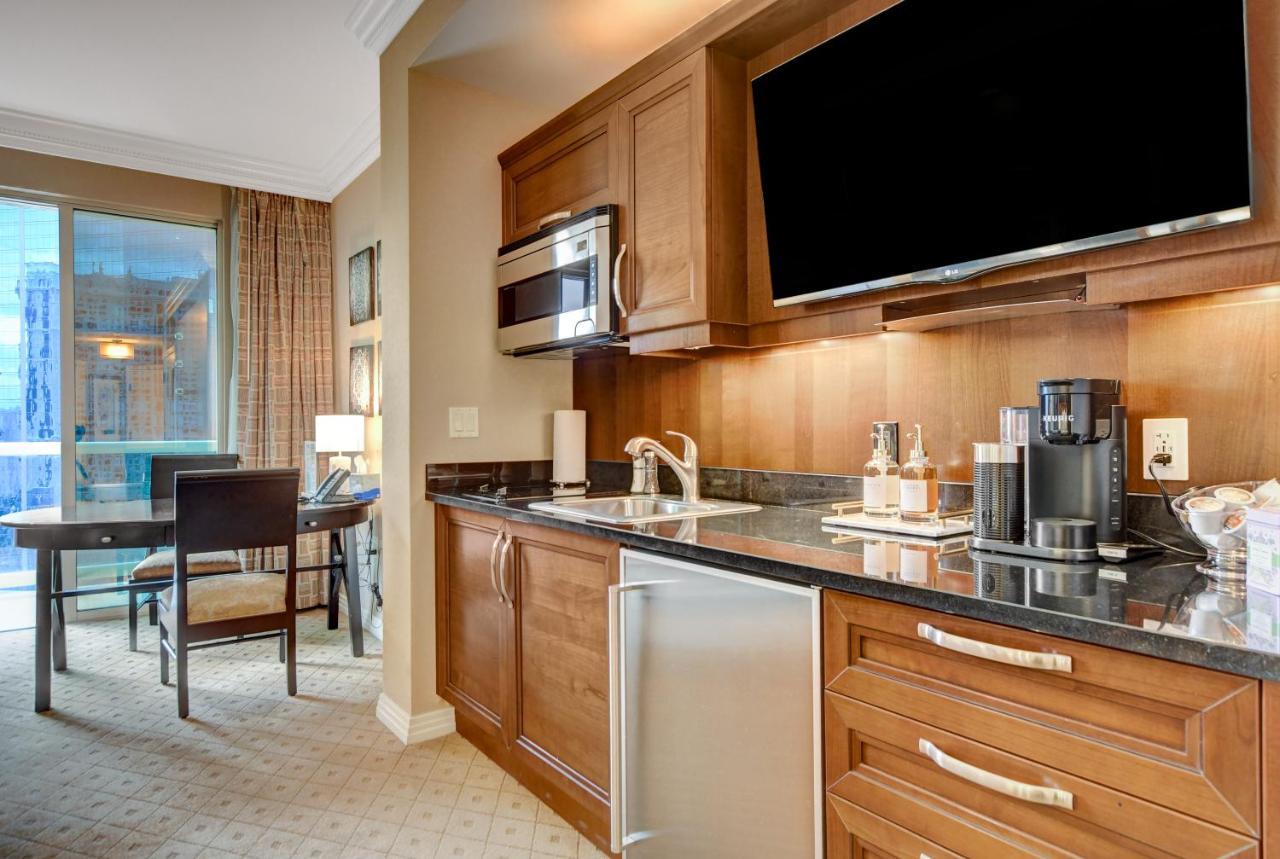Balcony Full Strip View Suite Mgm Signature Free Valet Las Vegas Exteriör bild